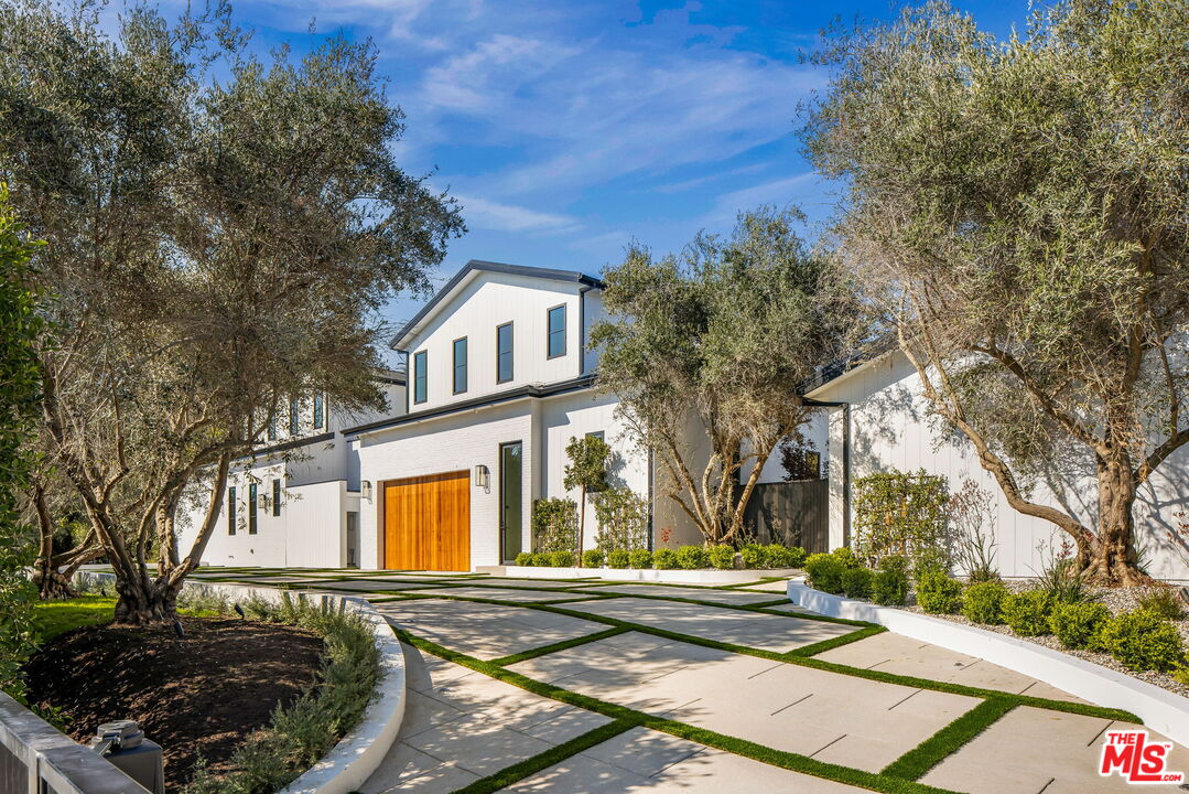 10386 Strathmore Dr