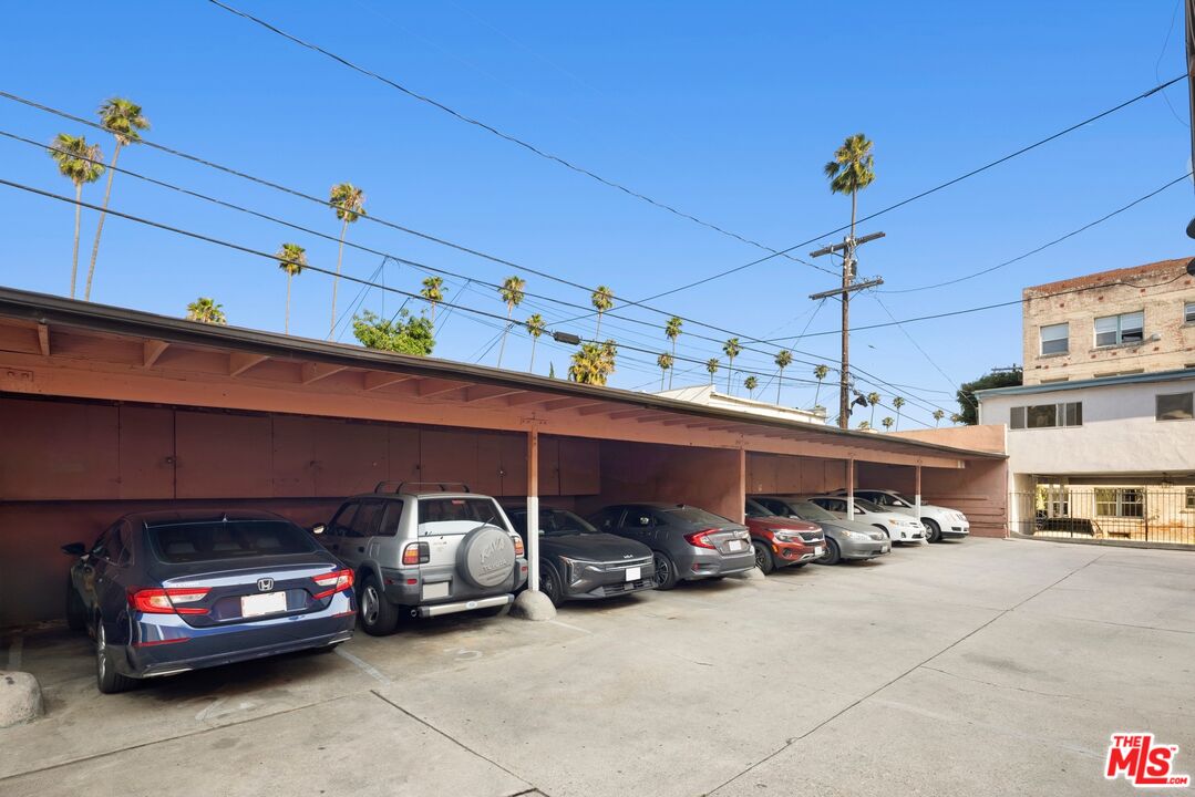 1640 N Harvard Blvd