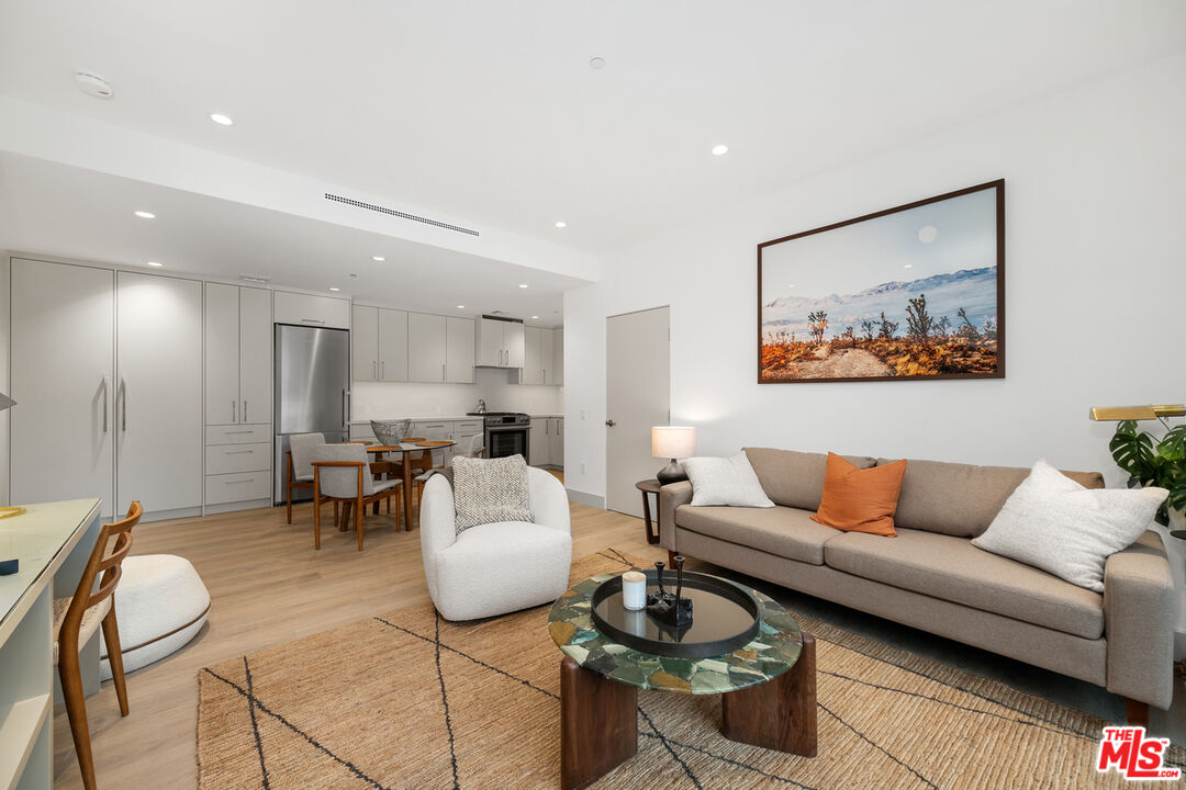 130 S Sepulveda Blvd Unit: 207