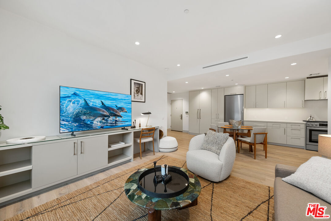 130 S Sepulveda Blvd Unit: 207