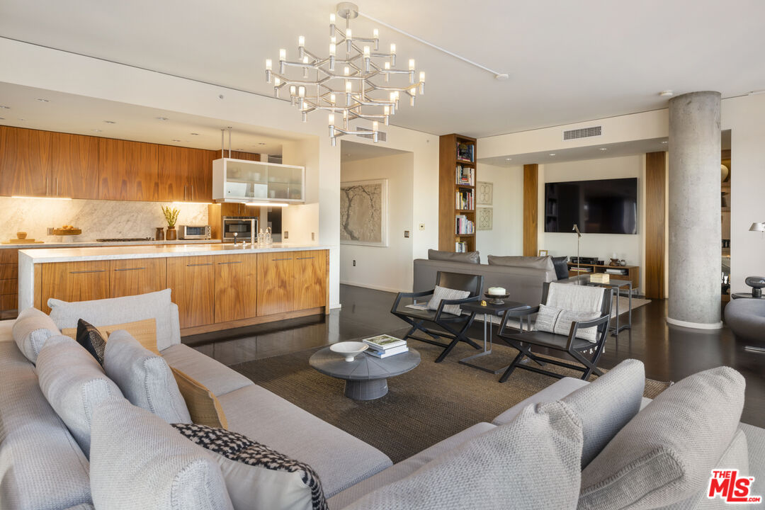 1155 S Grand Ave Unit: 1801