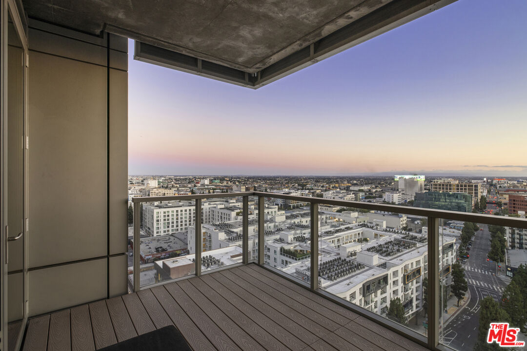 1155 S Grand Ave Unit: 1801