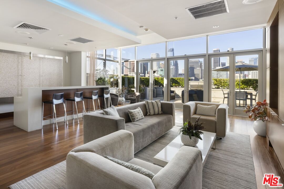 1155 S Grand Ave Unit: 1801