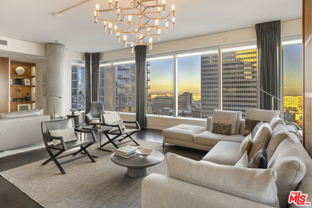 1155 S Grand Ave Unit: 1801