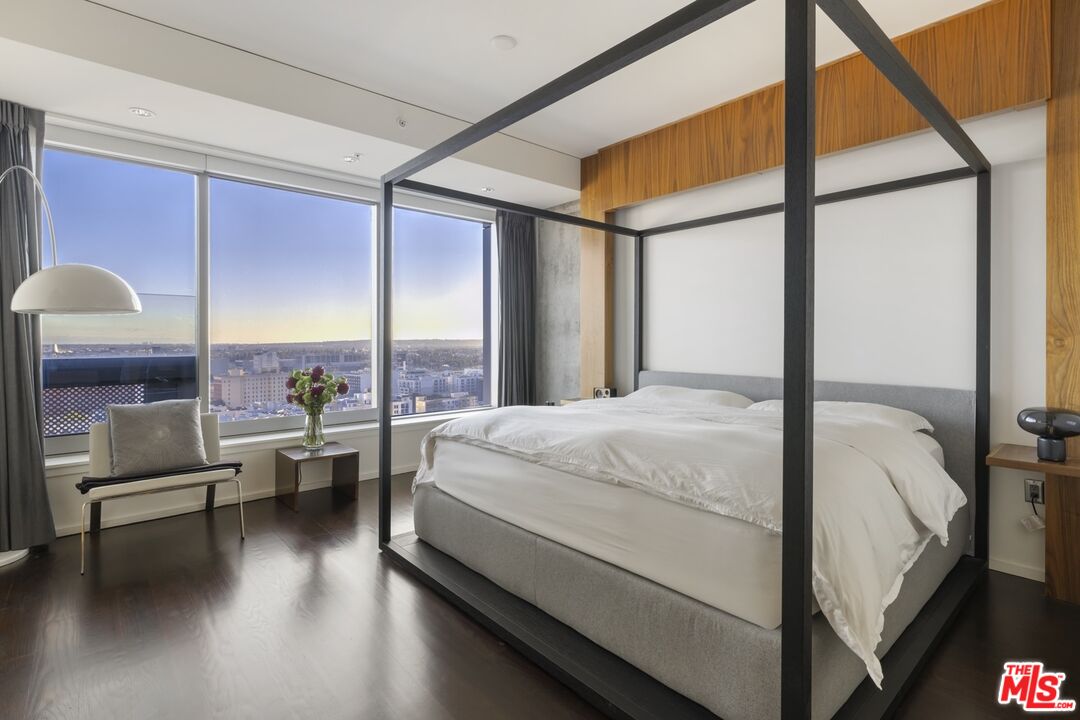 1155 S Grand Ave Unit: 1801