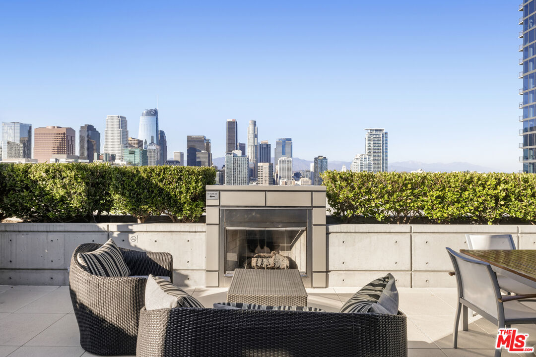 1155 S Grand Ave Unit: 1801