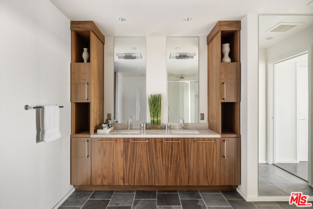 1155 S Grand Ave Unit: 1801