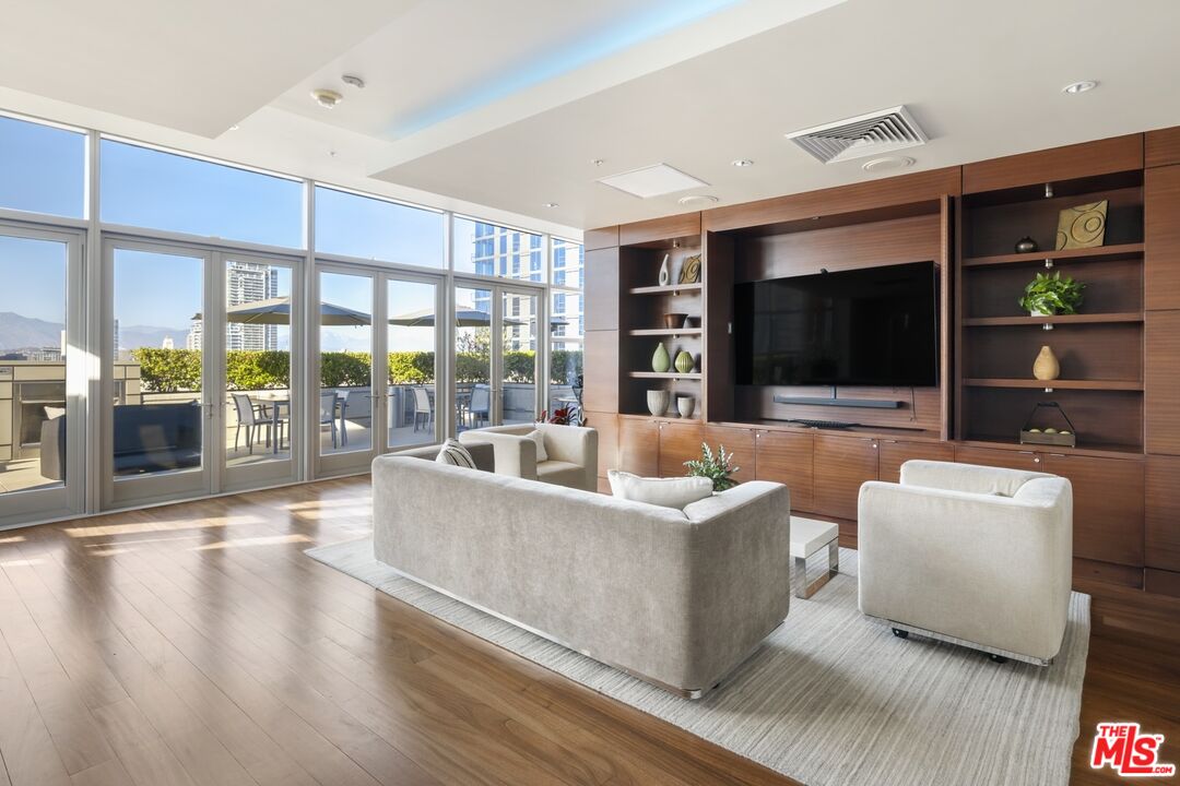 1155 S Grand Ave Unit: 1801