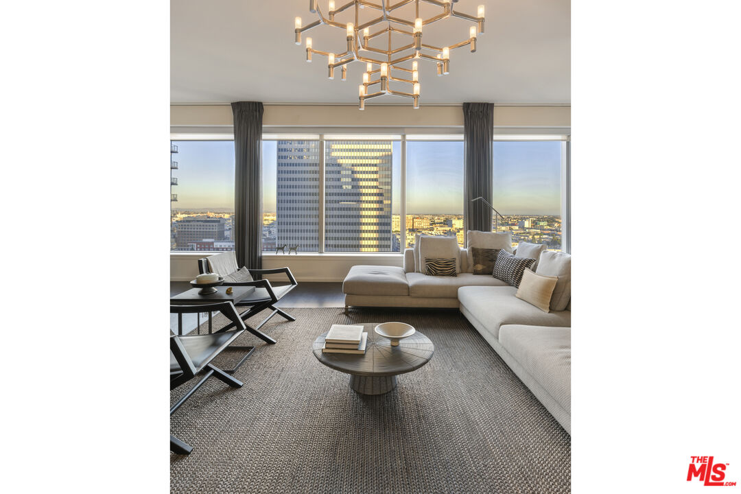 1155 S Grand Ave Unit: 1801