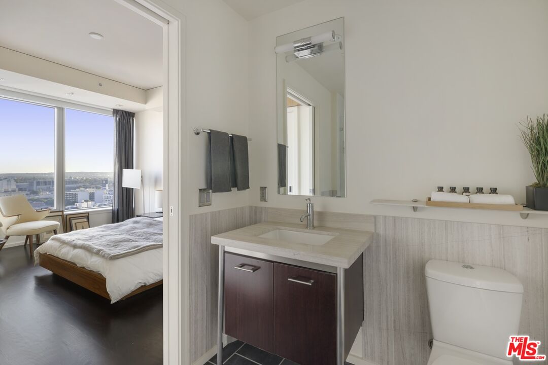 1155 S Grand Ave Unit: 1801