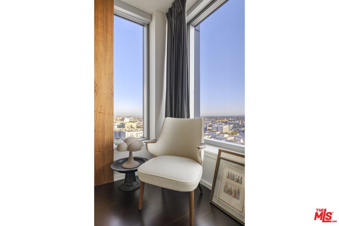 1155 S Grand Ave Unit: 1801