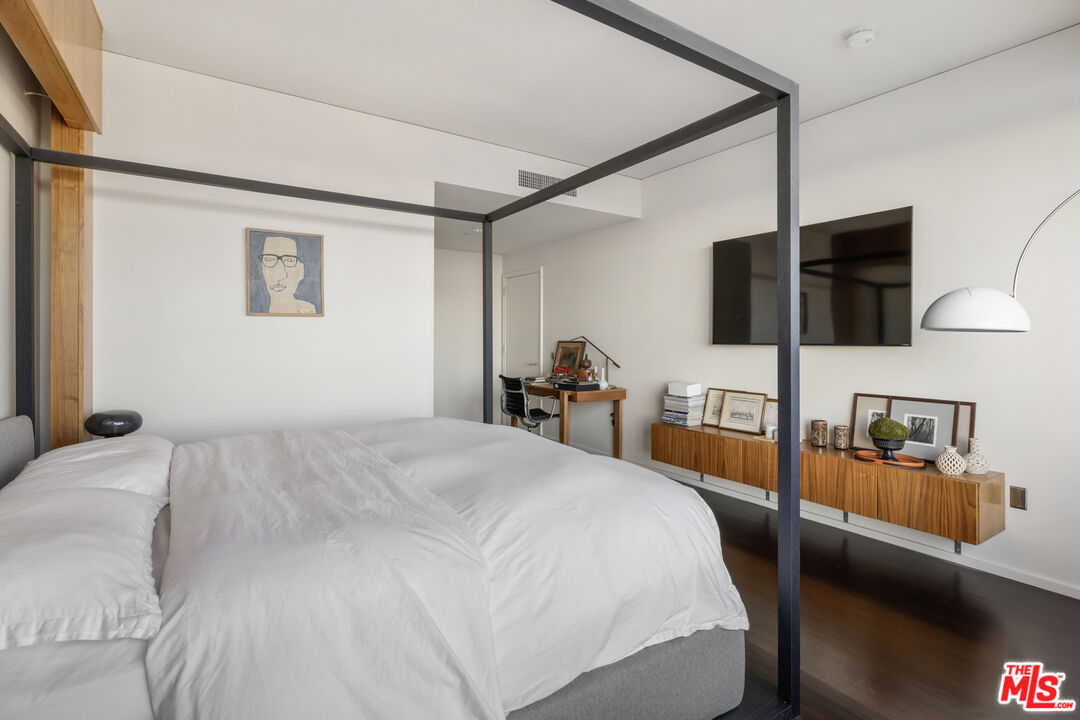 1155 S Grand Ave Unit: 1801