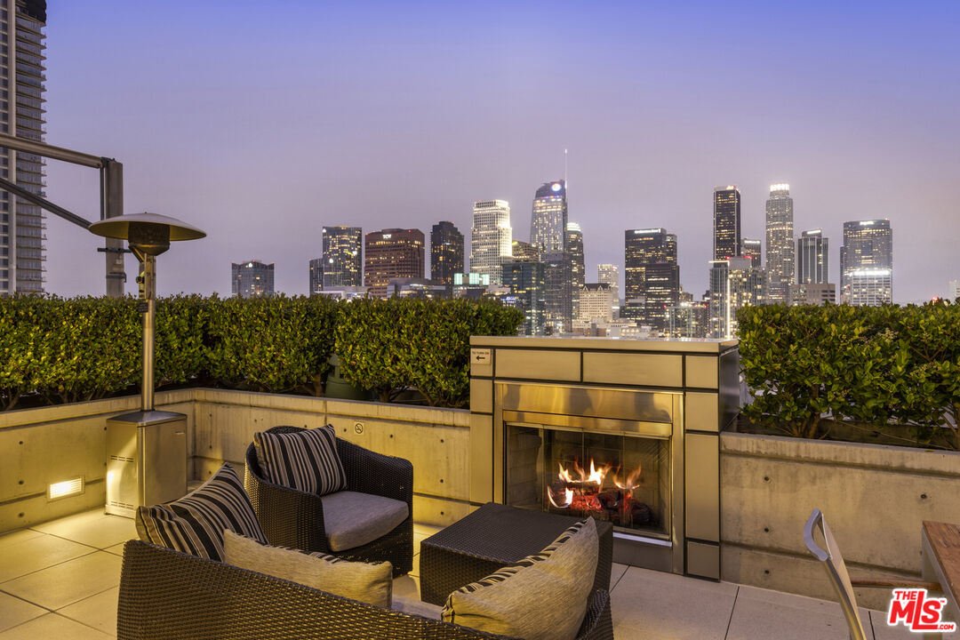 1155 S Grand Ave Unit: 1801