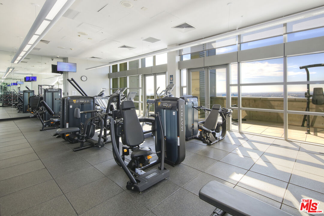 1155 S Grand Ave Unit: 1801