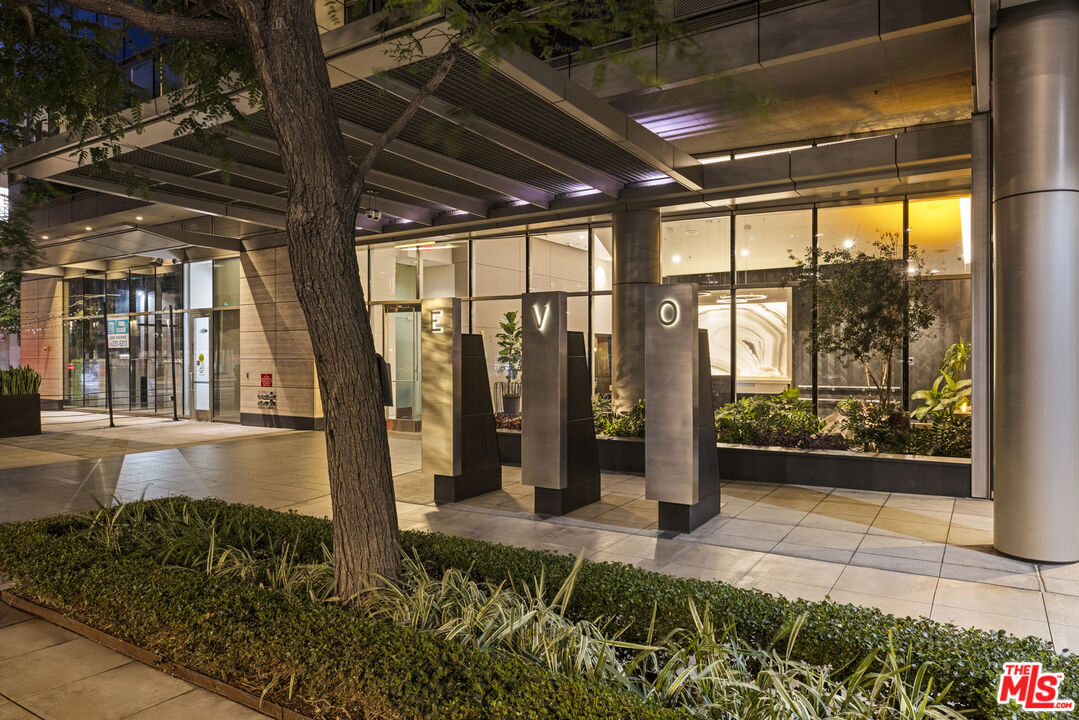 1155 S Grand Ave Unit: 1801