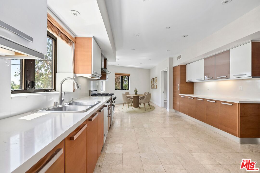8788 Shoreham Dr Unit: 23