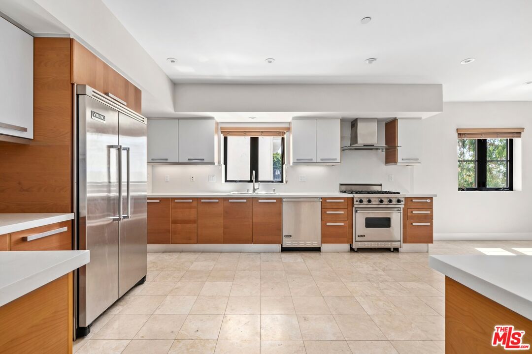 8788 Shoreham Dr Unit: 23