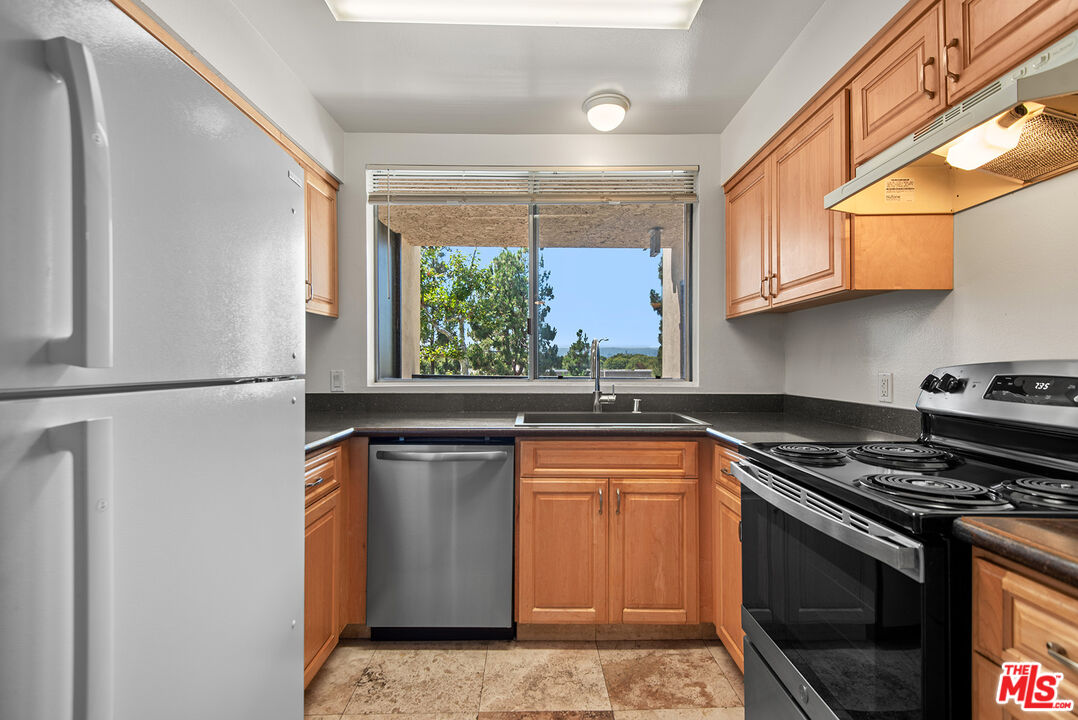 7211 Raintree Cir Unit: 211