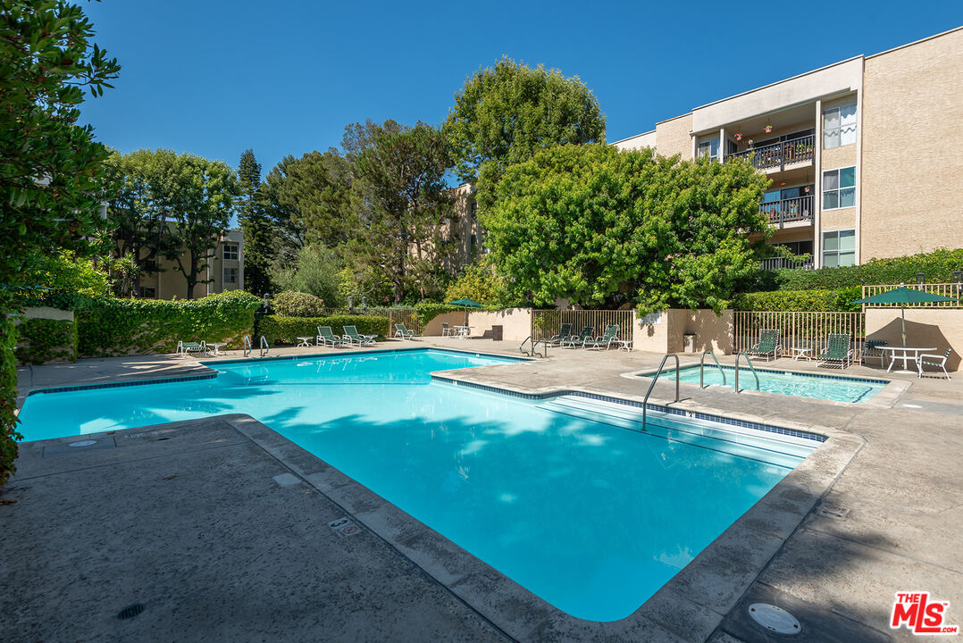 7211 Raintree Cir Unit: 211