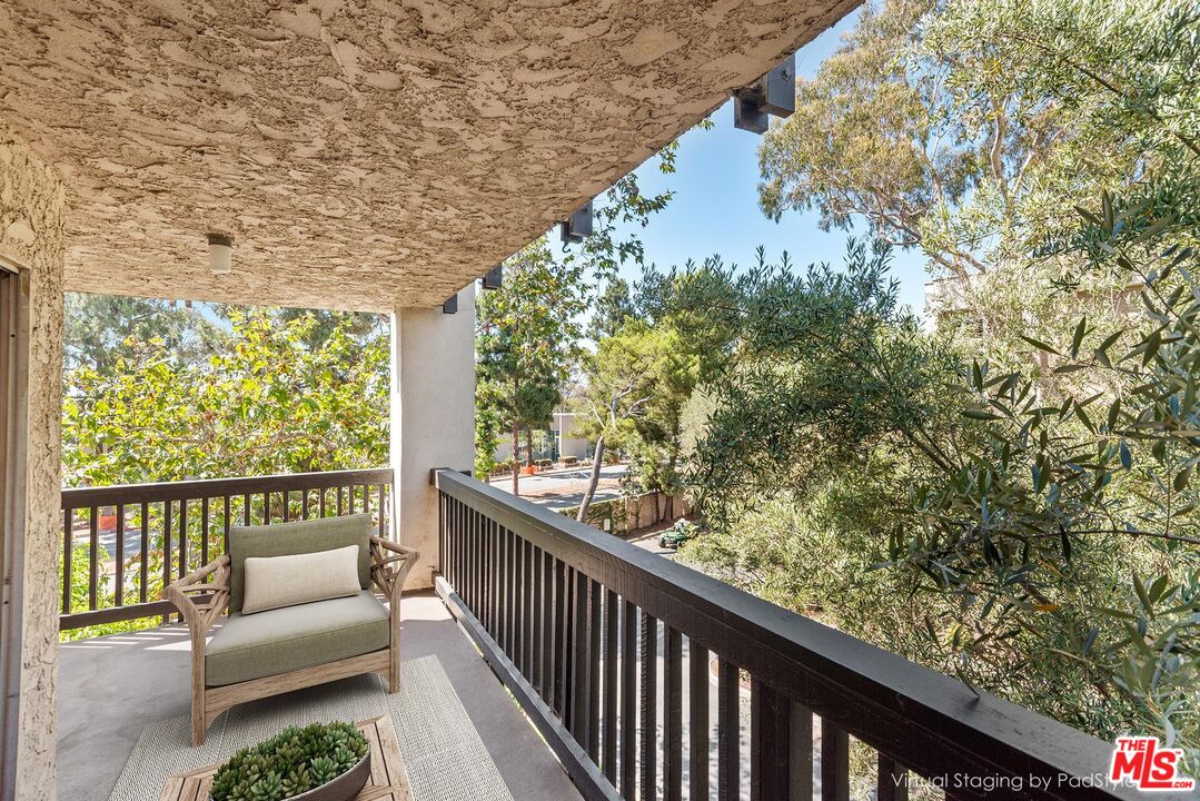 7211 Raintree Cir Unit: 211