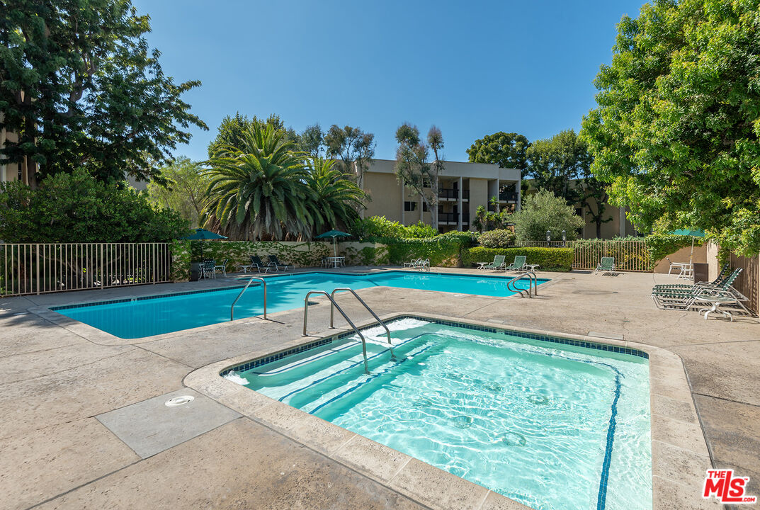 7211 Raintree Cir Unit: 211