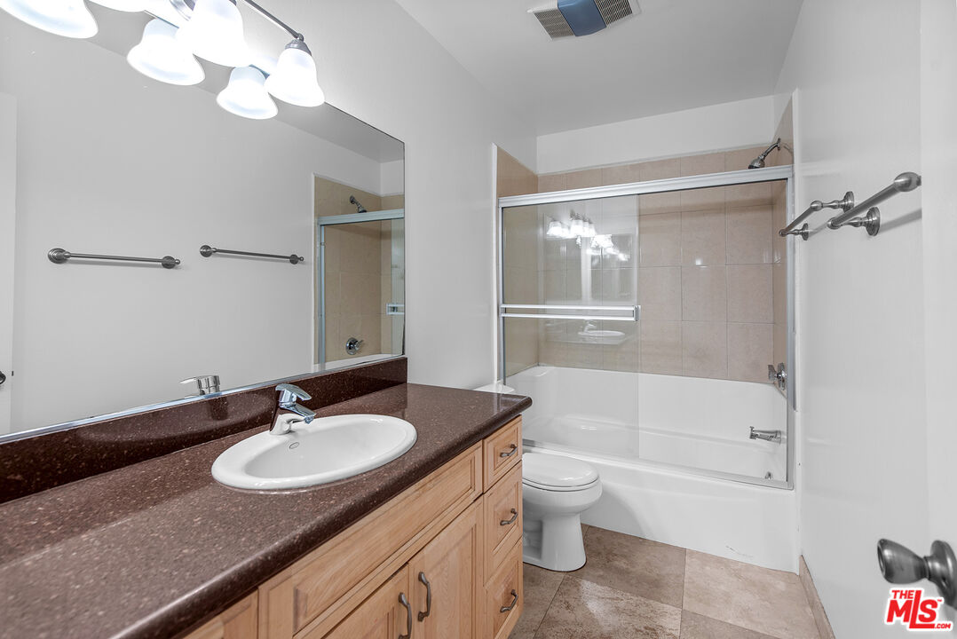 7211 Raintree Cir Unit: 211