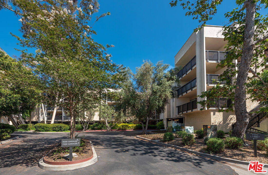 7211 Raintree Cir Unit: 211