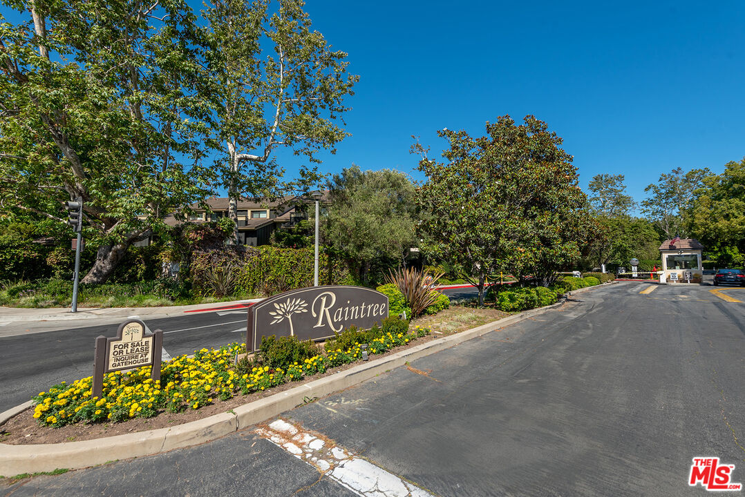 7211 Raintree Cir Unit: 211