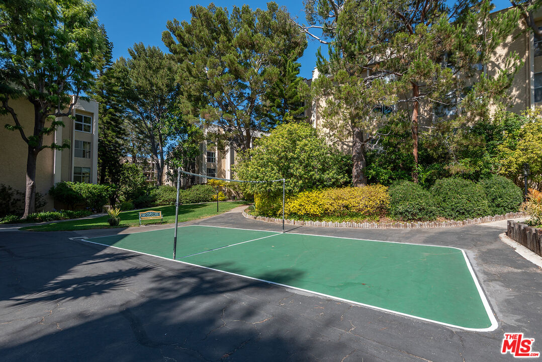 7211 Raintree Cir Unit: 211