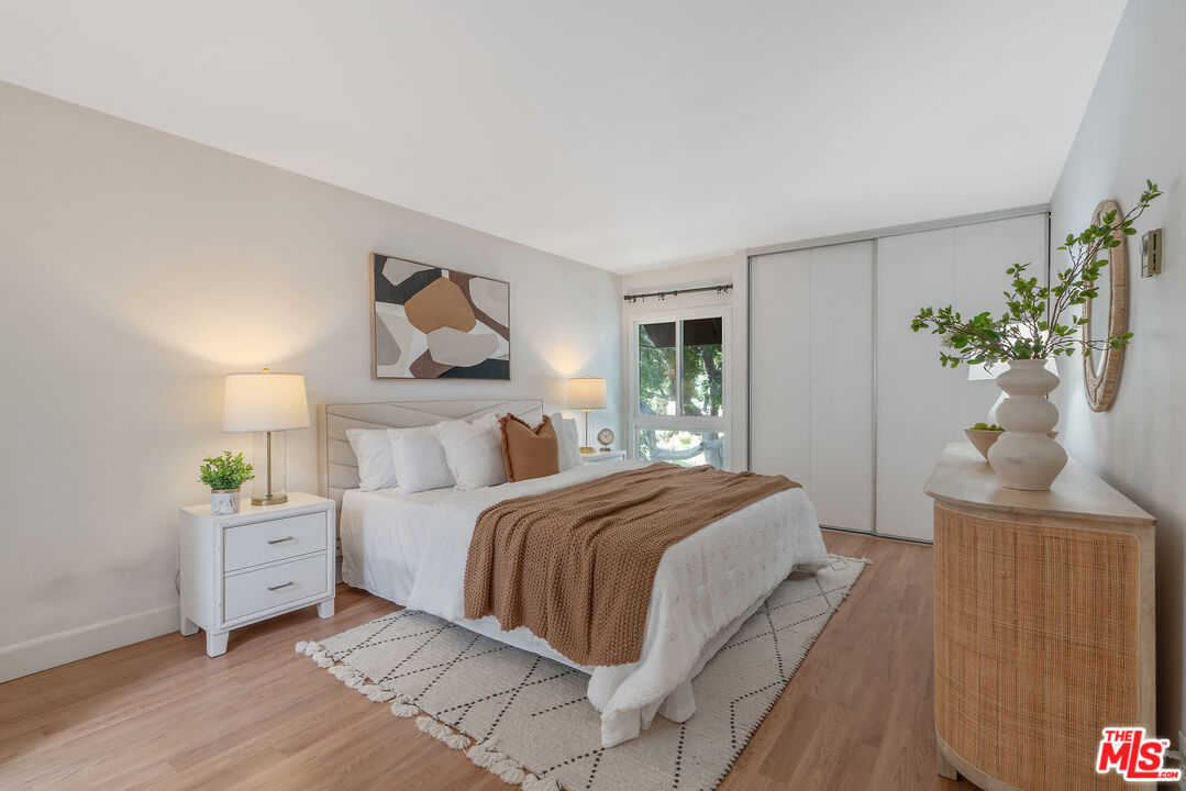 4900 Overland Ave Unit: 305