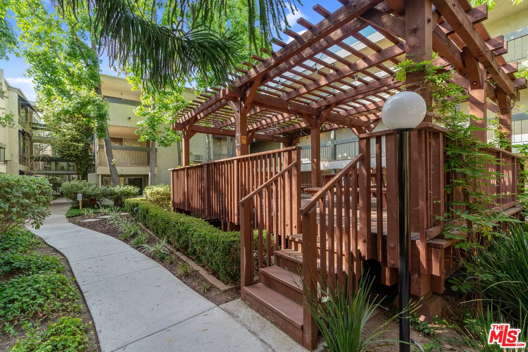 4900 Overland Ave Unit: 305