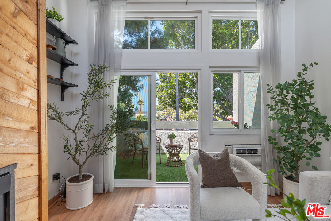 4900 Overland Ave Unit: 305