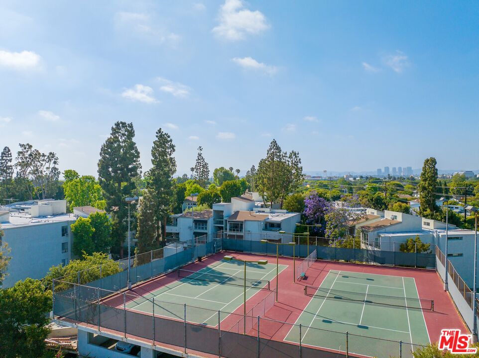4900 Overland Ave Unit: 305