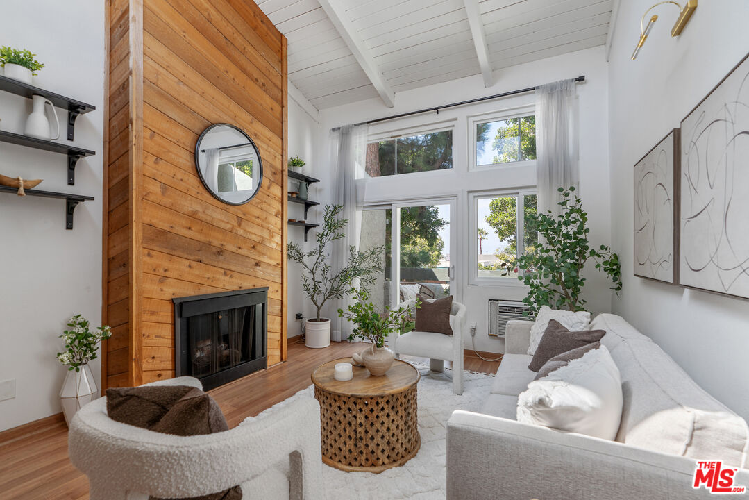 4900 Overland Ave Unit: 305