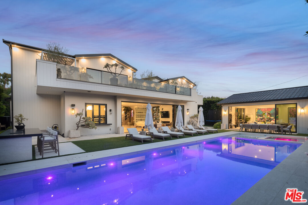 455 N Bundy Dr