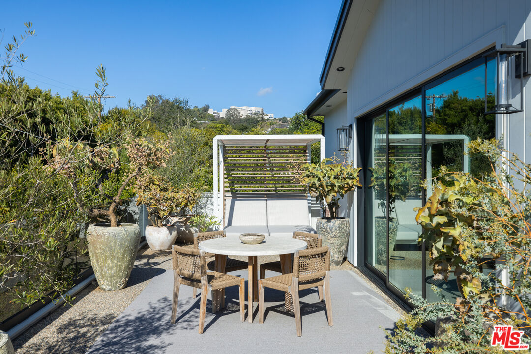 455 N Bundy Dr