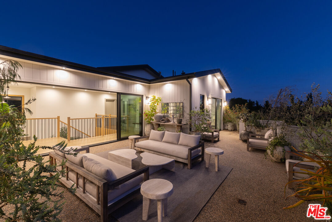 455 N Bundy Dr