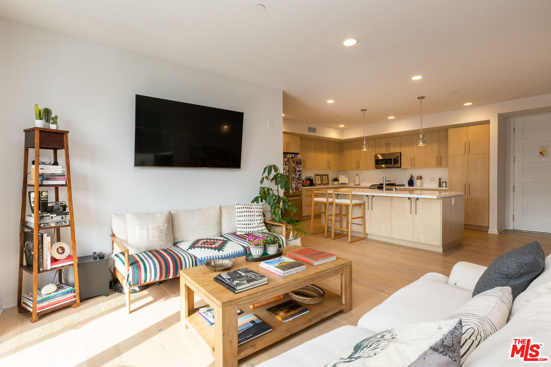 4240 Laurel Canyon Blvd Unit: 301