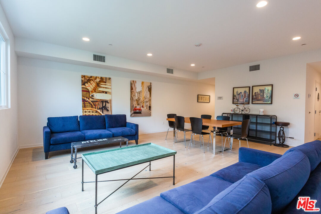 4240 Laurel Canyon Blvd Unit: 301
