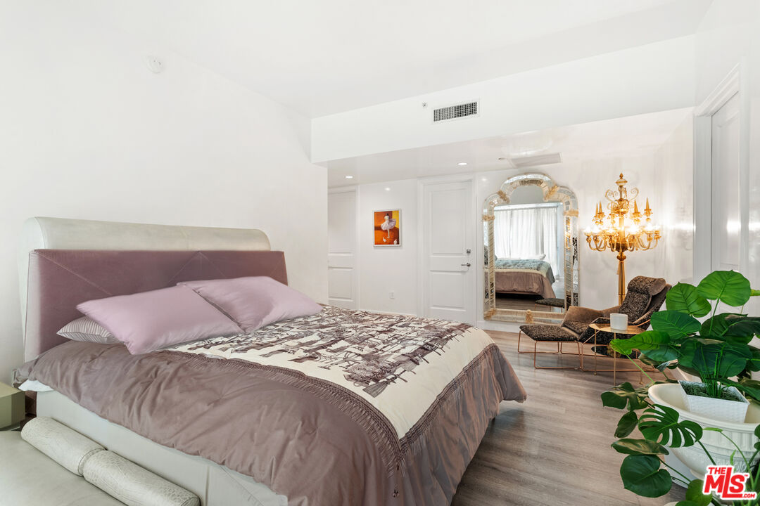10727 Wilshire Blvd Unit: 301