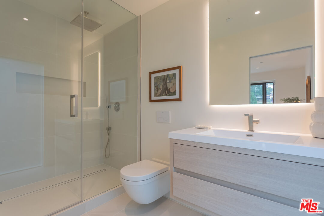 1943 Sunset Plaza Dr