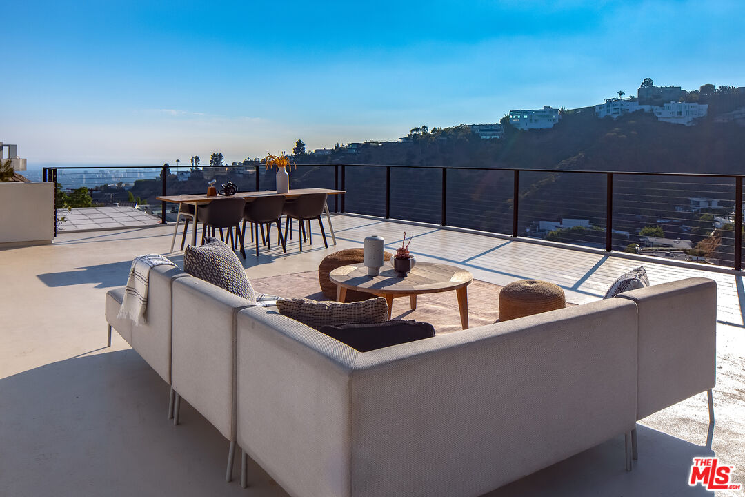 1943 Sunset Plaza Dr