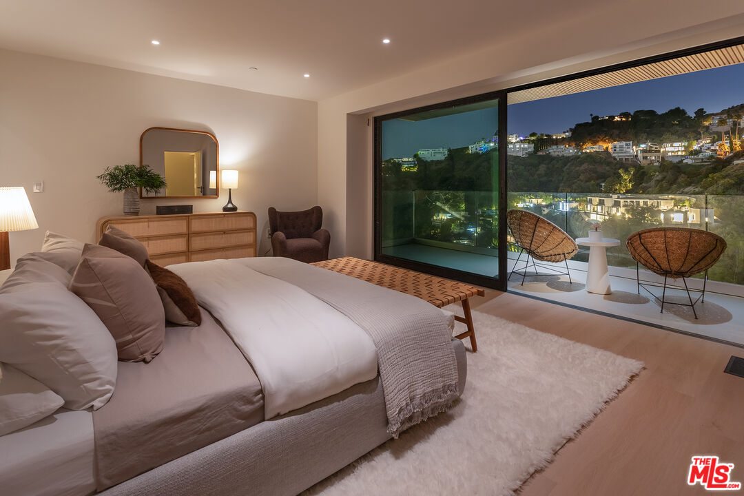 1943 Sunset Plaza Dr