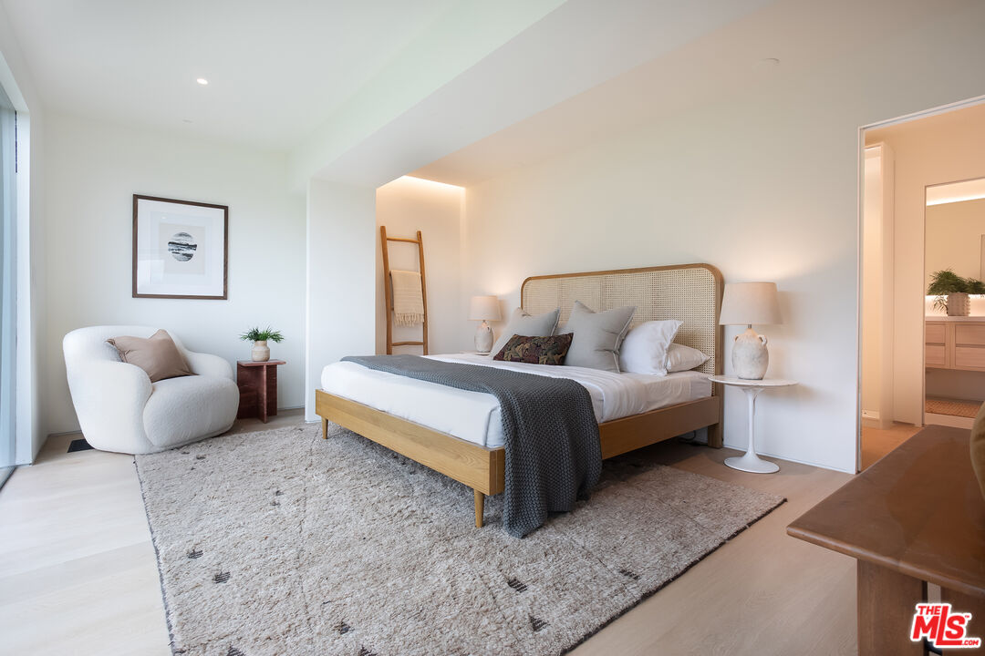 1943 Sunset Plaza Dr