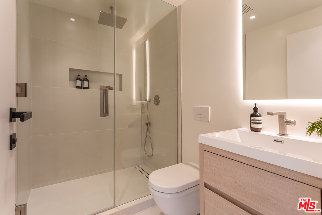 1943 Sunset Plaza Dr