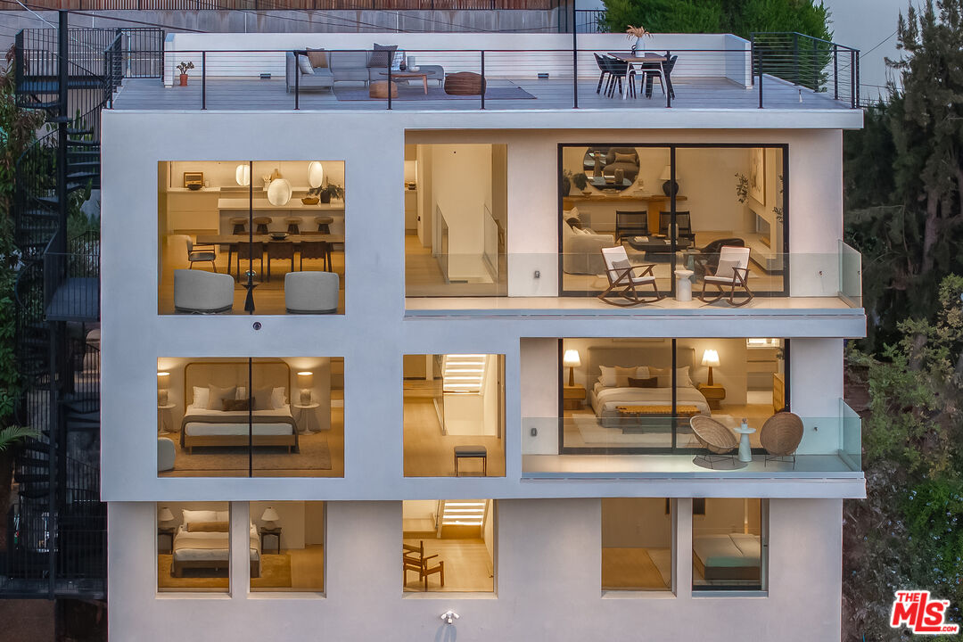 1943 Sunset Plaza Dr