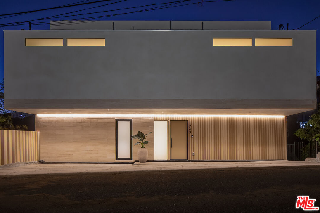 1943 Sunset Plaza Dr