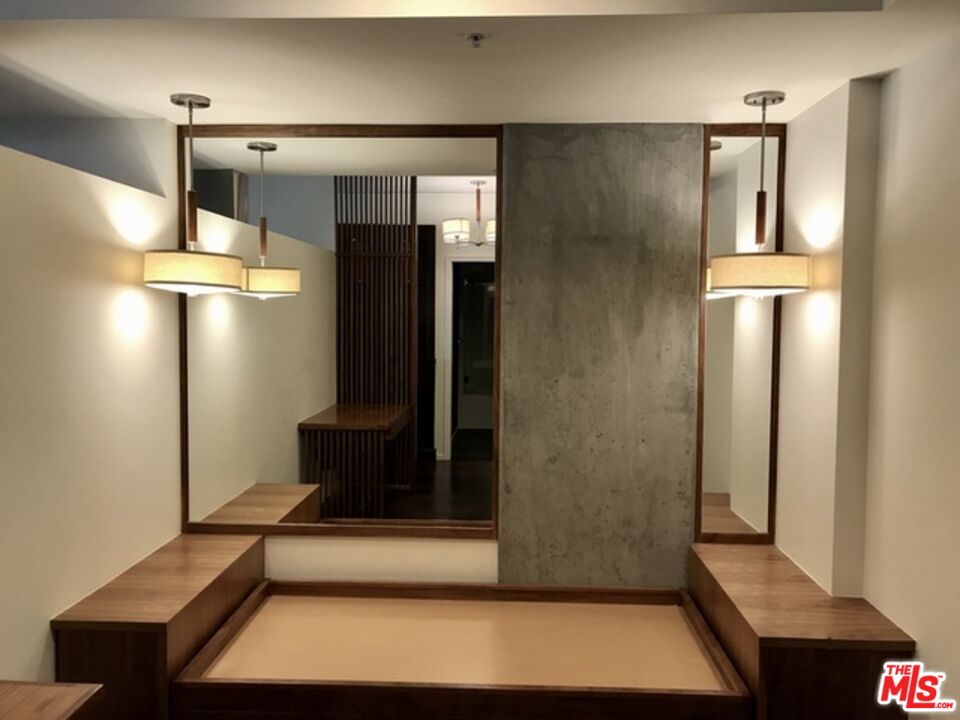 1155 S Grand Ave Unit: 912