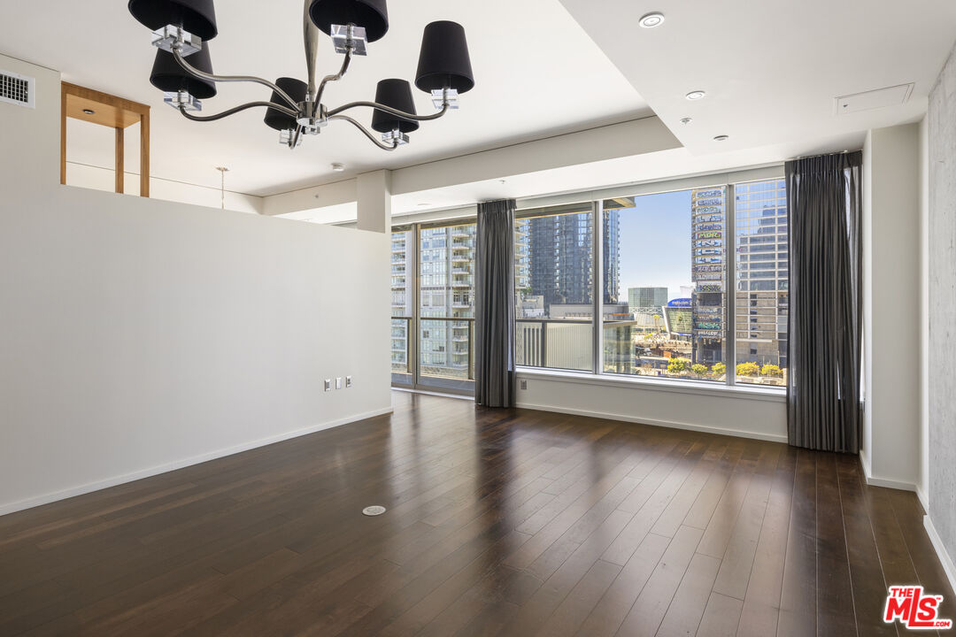 1155 S Grand Ave Unit: 912