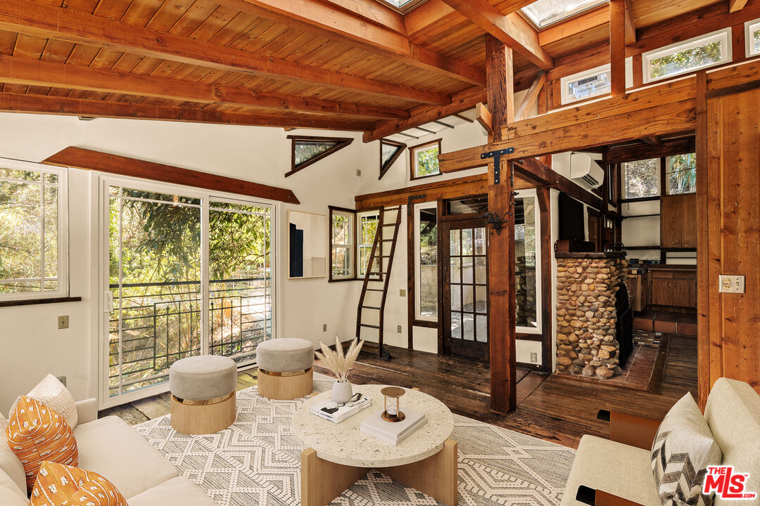 10012 Charter Oak Ln